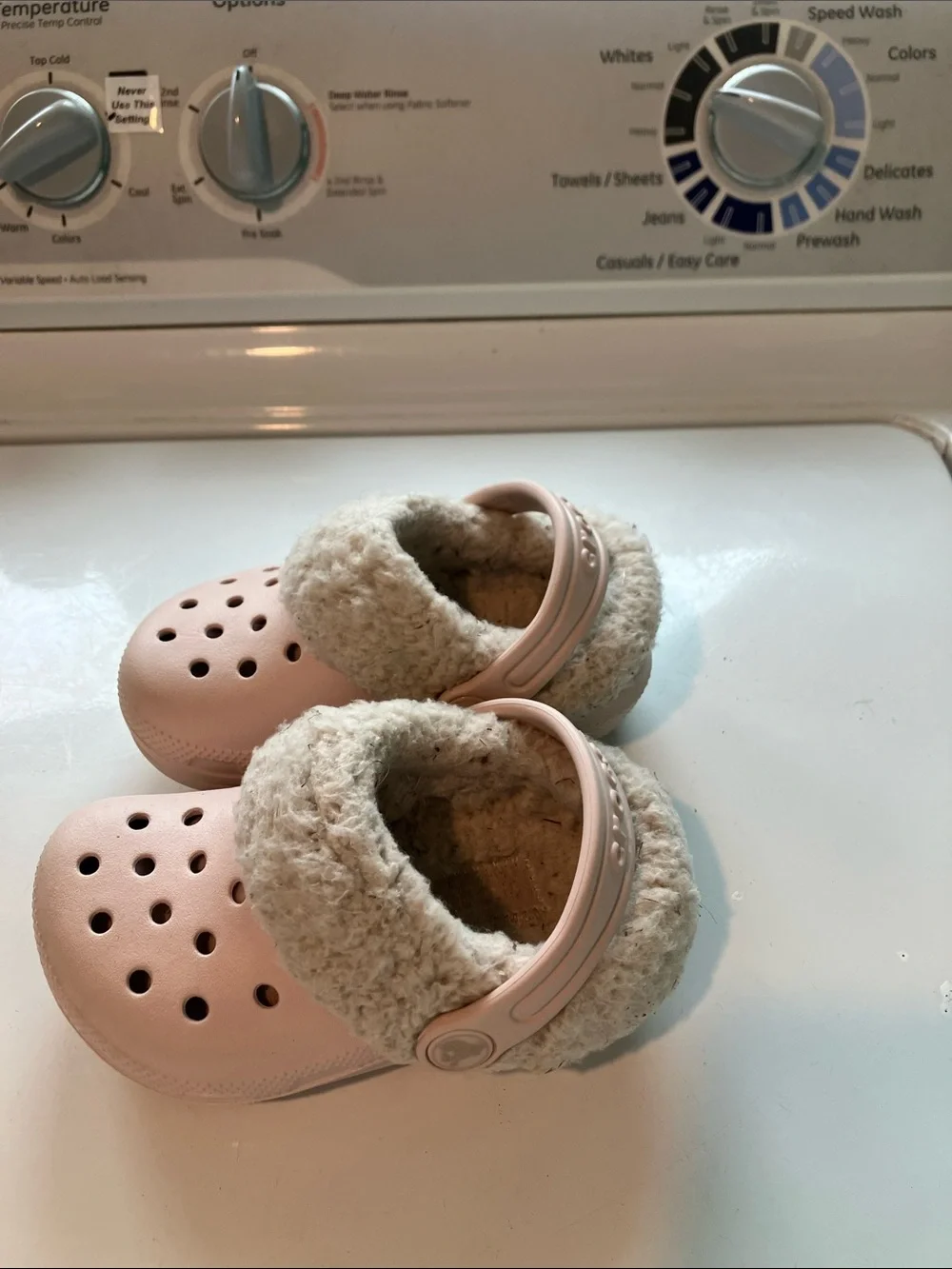 CROCS Kids Light Pink Fuzz-Lined Clog toddler 7